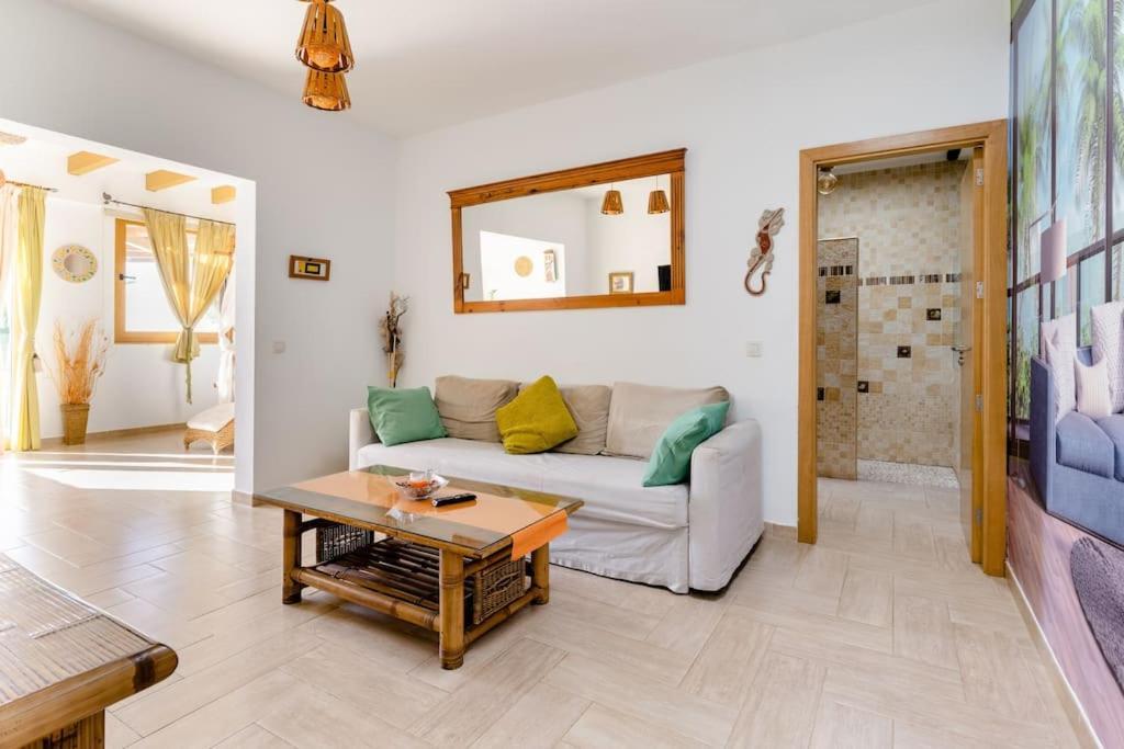 פלאיה בלנקה Villa La Isla By Rentaholidayslanzarote מראה חיצוני תמונה