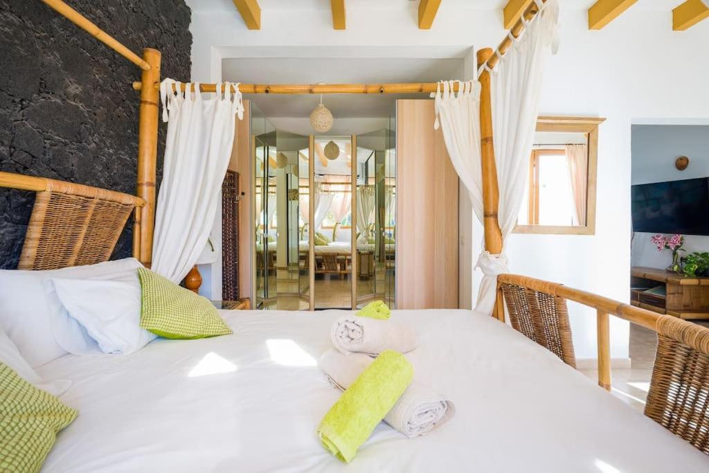 פלאיה בלנקה Villa La Isla By Rentaholidayslanzarote מראה חיצוני תמונה