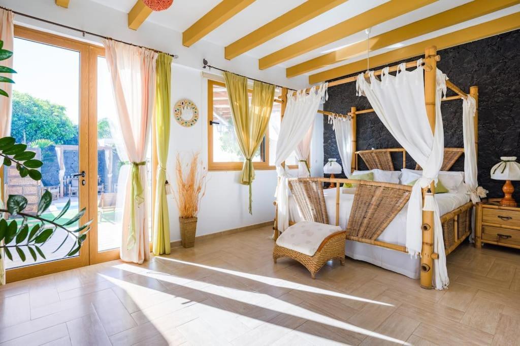 פלאיה בלנקה Villa La Isla By Rentaholidayslanzarote מראה חיצוני תמונה