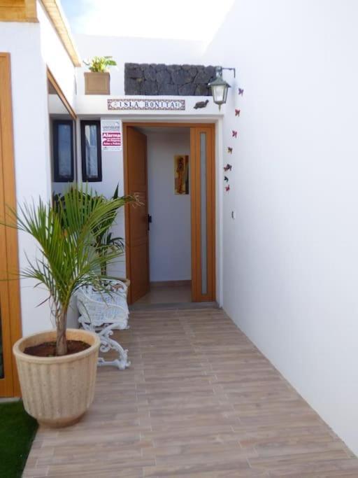 פלאיה בלנקה Villa La Isla By Rentaholidayslanzarote מראה חיצוני תמונה