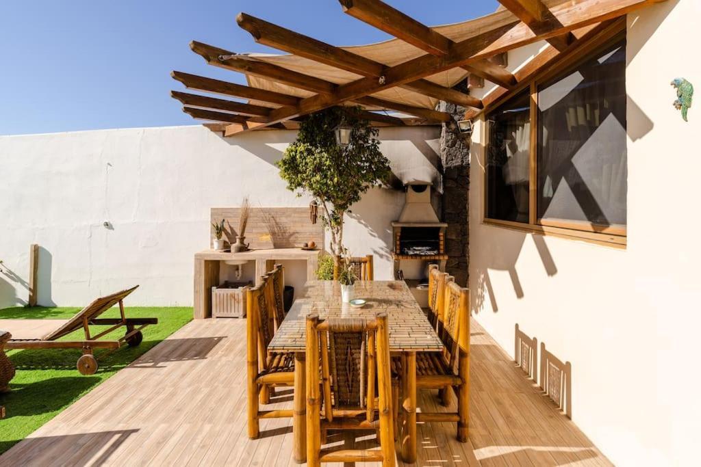 פלאיה בלנקה Villa La Isla By Rentaholidayslanzarote מראה חיצוני תמונה