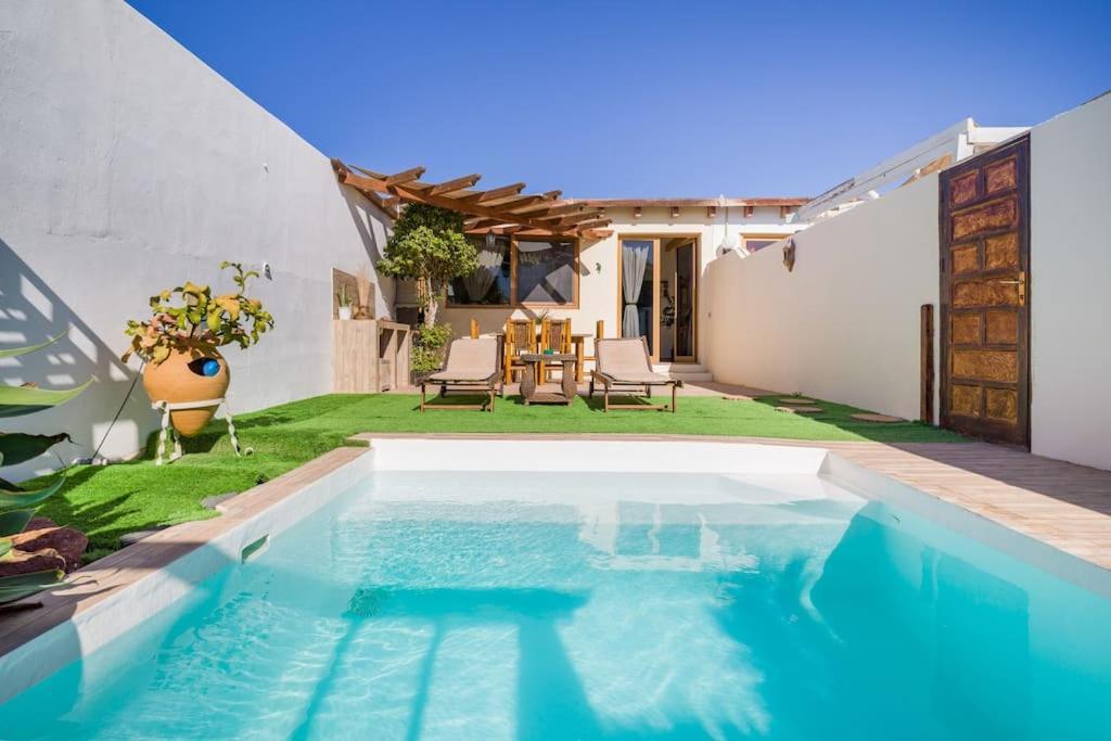 פלאיה בלנקה Villa La Isla By Rentaholidayslanzarote מראה חיצוני תמונה