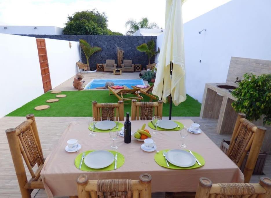 פלאיה בלנקה Villa La Isla By Rentaholidayslanzarote מראה חיצוני תמונה